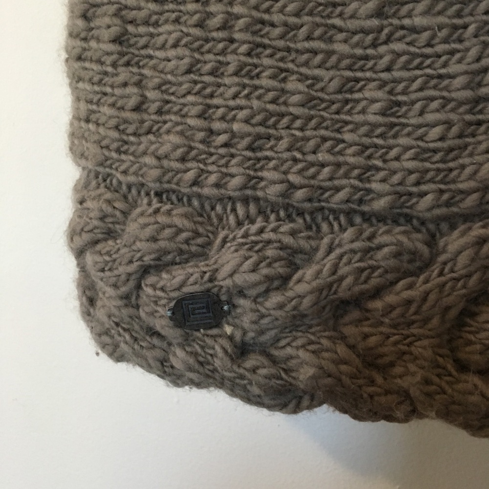 • Boutique Label • Shrug • - Picture 3 of 3